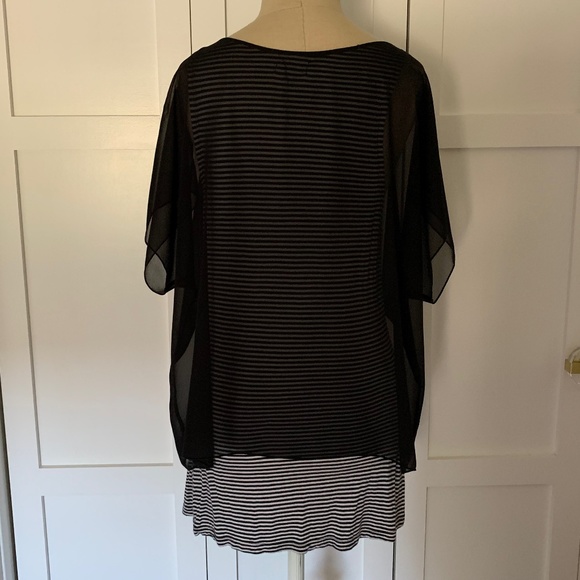 EXPRESS CHIFFON OVERLAY TEE - Picture 3 of 9